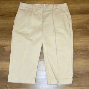 Old Navy Women’s 6 Classic Rise Khaki Cropped Pants